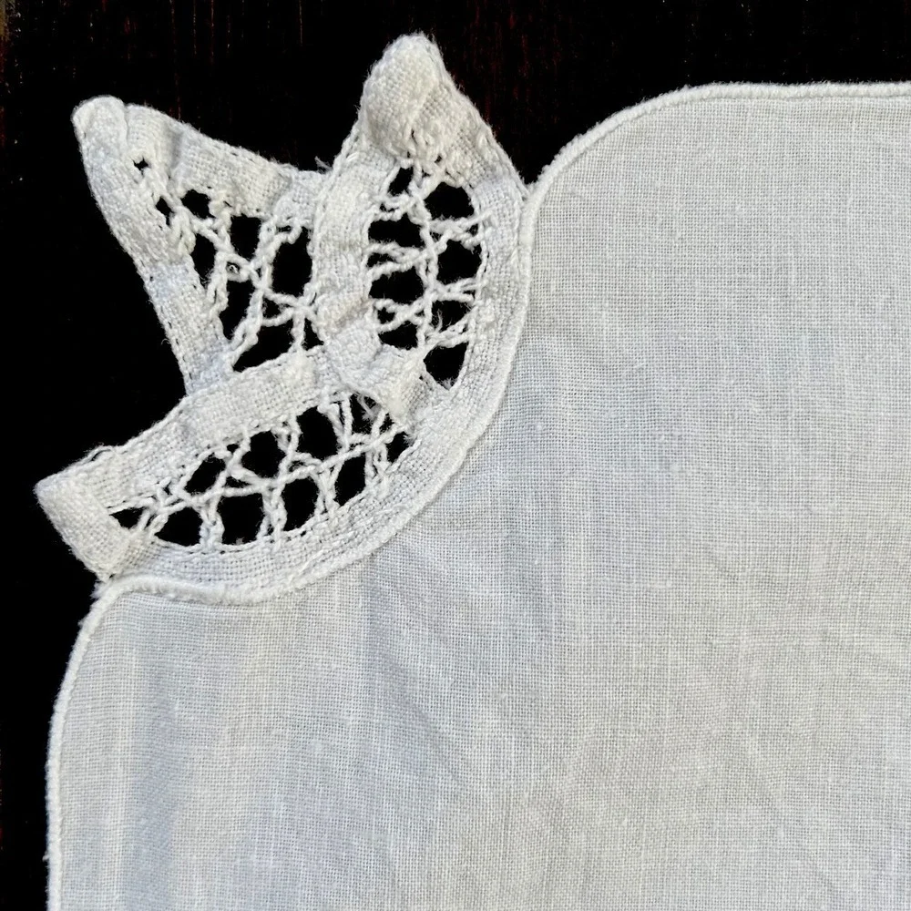Vintage Set of 8 White Cotton Napkins Battenburg Lace Eyelet Scalloped Wedding